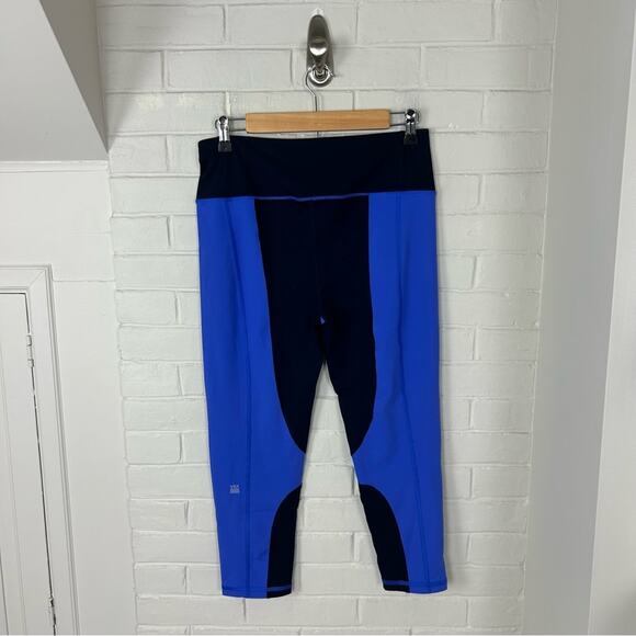 VSX Victoria’s Secret Capri Knockout Cropped Athletic Leggings Size M - Picture 4 of 8